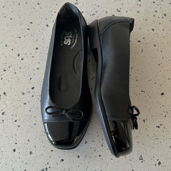 SAS Tripad Comfort Slip On Black  Leather Loafers Toe Bow Flats Size 6 Wide NWOB - Picture 4 of 16